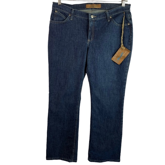Wrangler Low Rise Boot Cut Women’s Jeans Size 14 - Picture 2 of 11